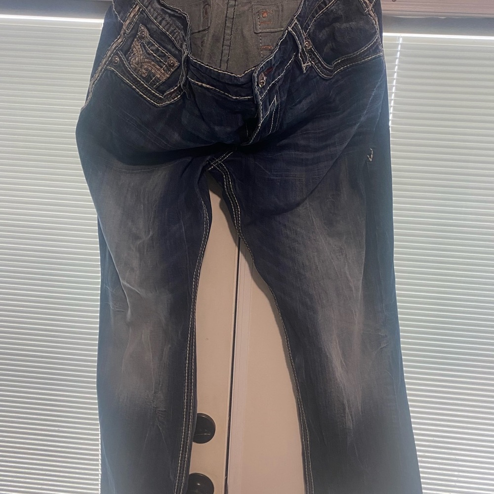 I am selling a lightly used rock revival size 42/34 long men pants